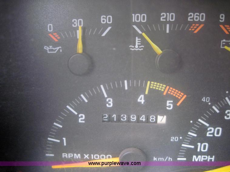 image for item 4093 1993 GMC 1500 Sierra SLE extended-cab pickup