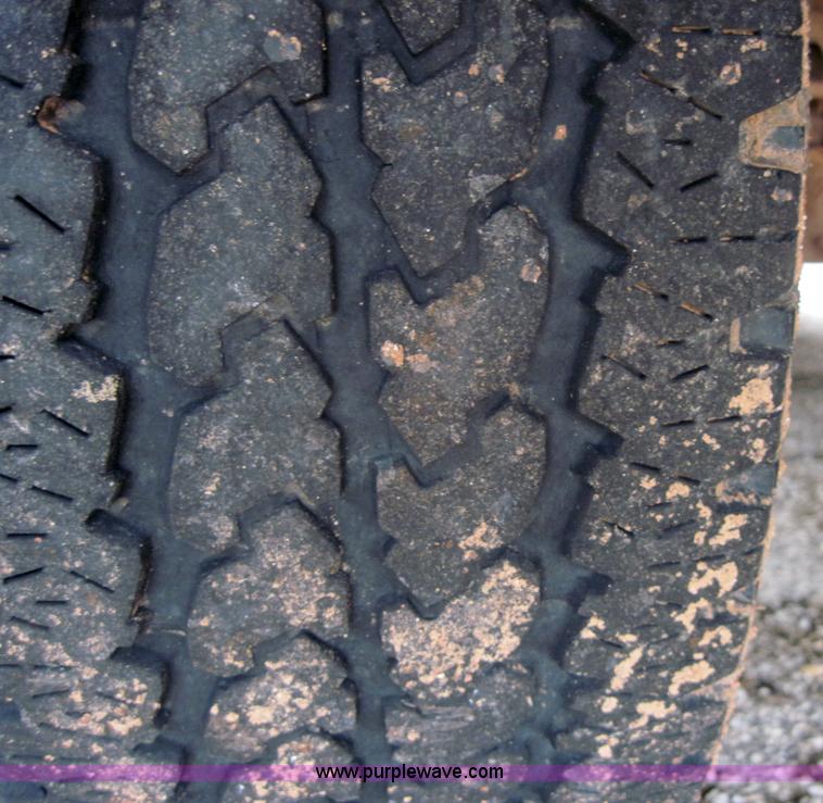 image for item 4093 1993 GMC 1500 Sierra SLE extended-cab pickup