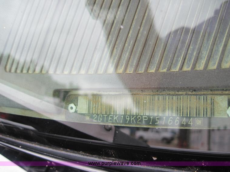 image for item 4093 1993 GMC 1500 Sierra SLE extended-cab pickup