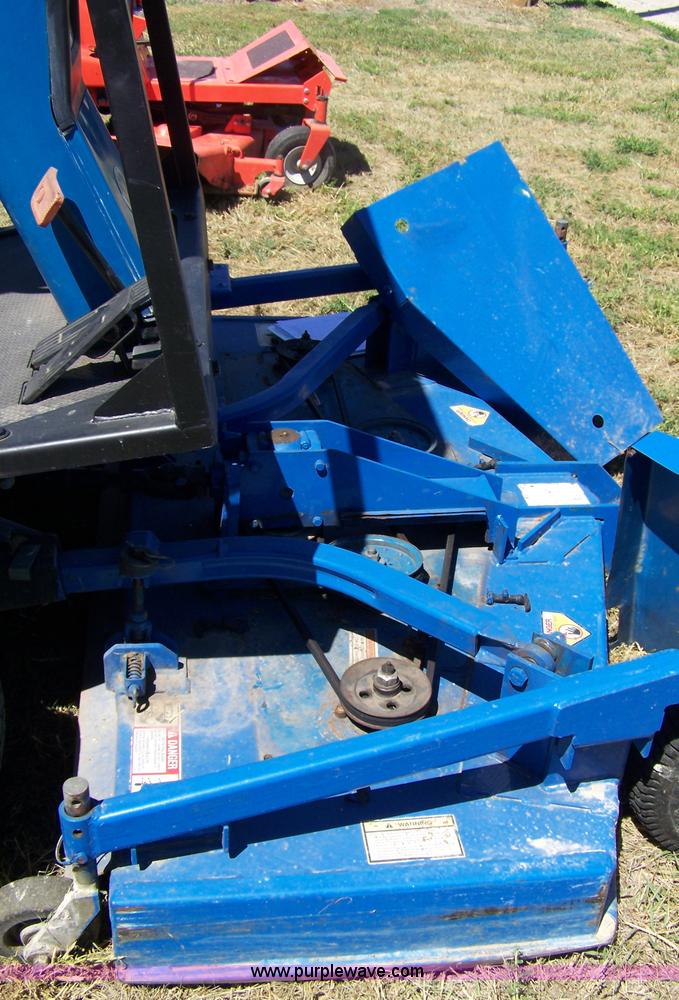 image for item 4122 1999 NH CM272 mower