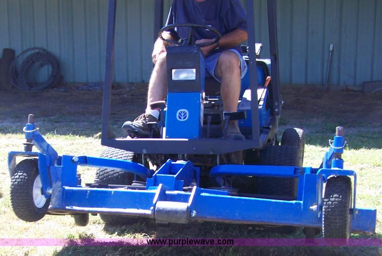 image for item 4122 1999 NH CM272 mower