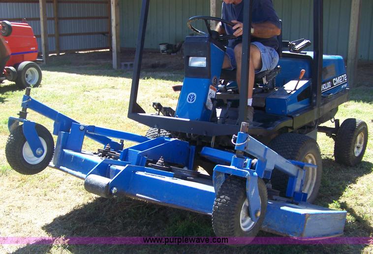 image for item 4122 1999 NH CM272 mower