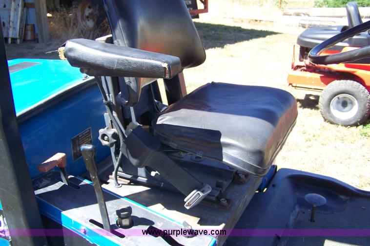 image for item 4122 1999 NH CM272 mower