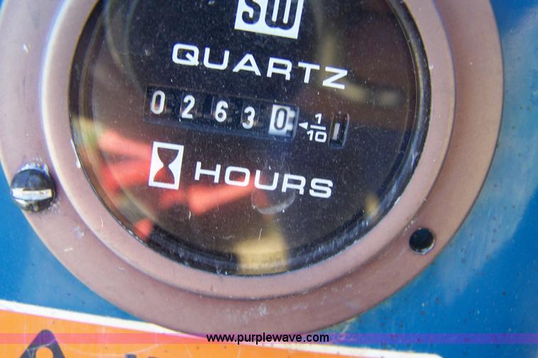 image for item 4122 1999 NH CM272 mower