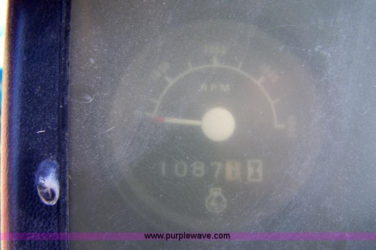 image for item 4122 1999 NH CM272 mower