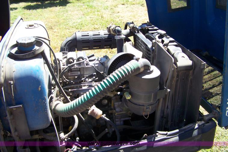 image for item 4122 1999 NH CM272 mower