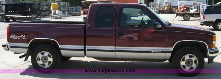 image for item 4808 1995 Chevrolet K1500 Silverado extended cab pickup truck