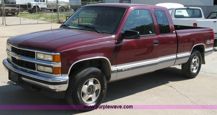 image for item 4808 1995 Chevrolet K1500 Silverado extended cab pickup truck