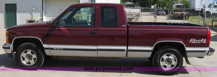 image for item 4808 1995 Chevrolet K1500 Silverado extended cab pickup truck