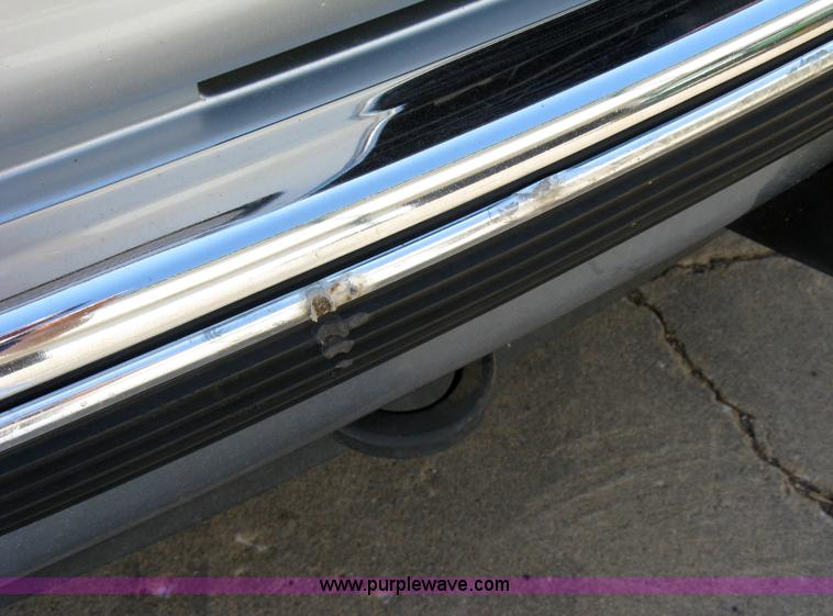 image for item 4809 1996 GMC K1500 Suburban