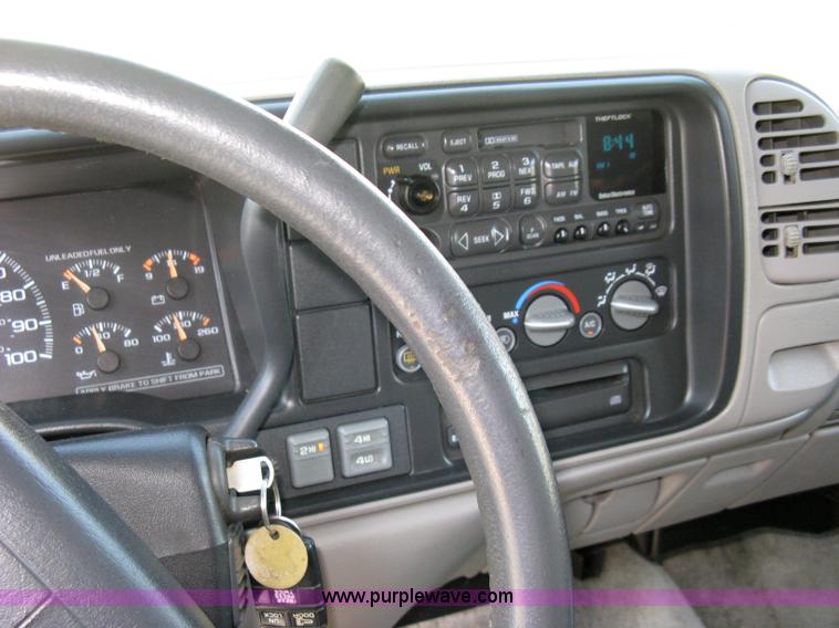 image for item 4809 1996 GMC K1500 Suburban