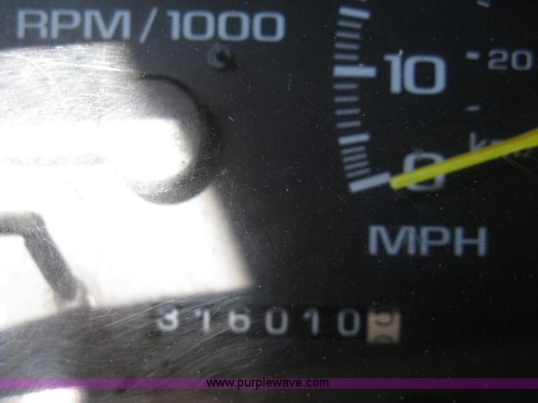 image for item 4809 1996 GMC K1500 Suburban