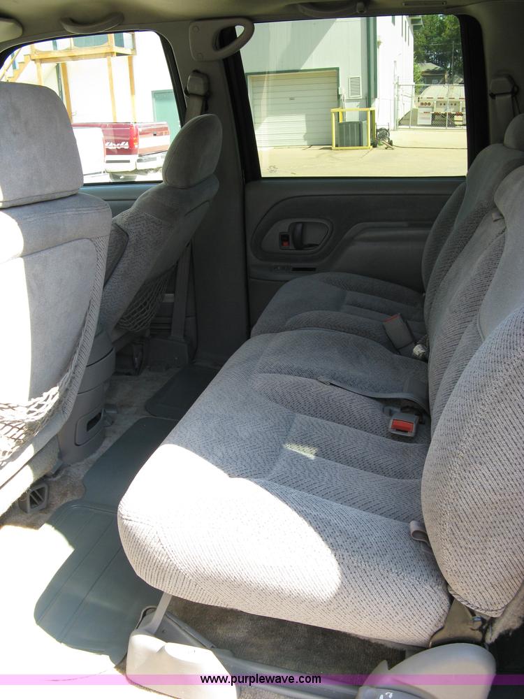 image for item 4809 1996 GMC K1500 Suburban