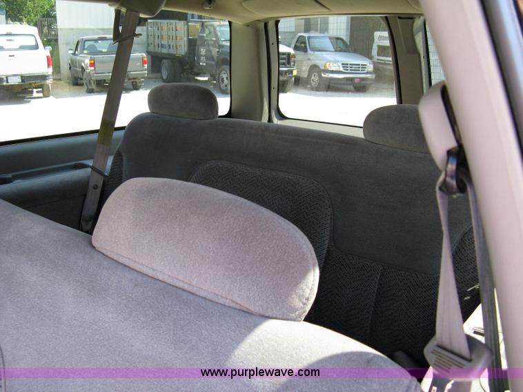 image for item 4809 1996 GMC K1500 Suburban