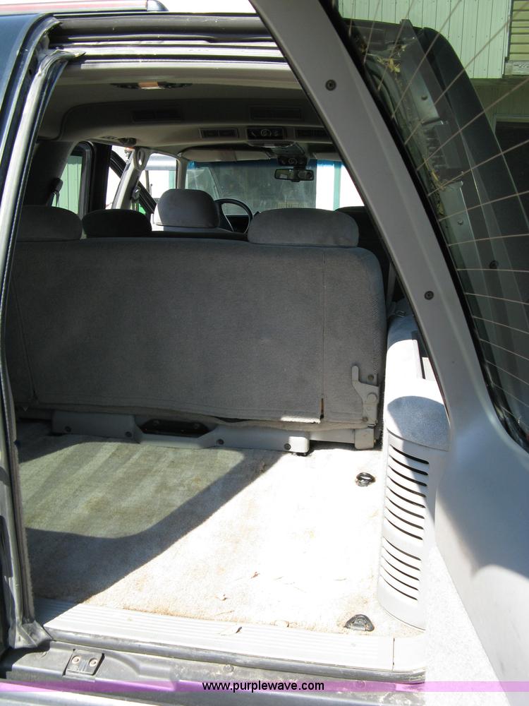 image for item 4809 1996 GMC K1500 Suburban