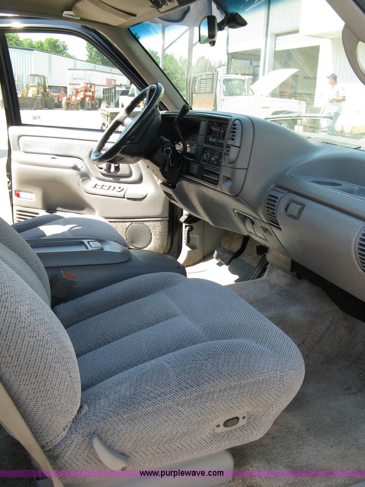 image for item 4809 1996 GMC K1500 Suburban