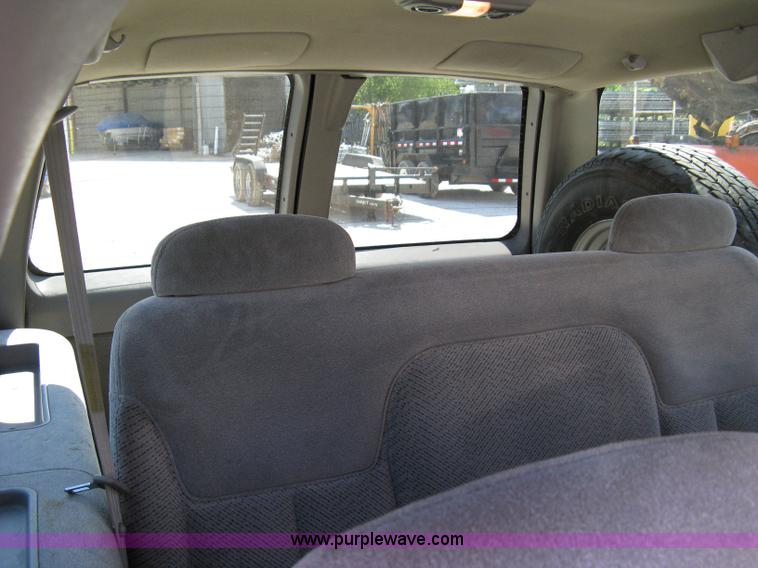 image for item 4809 1996 GMC K1500 Suburban