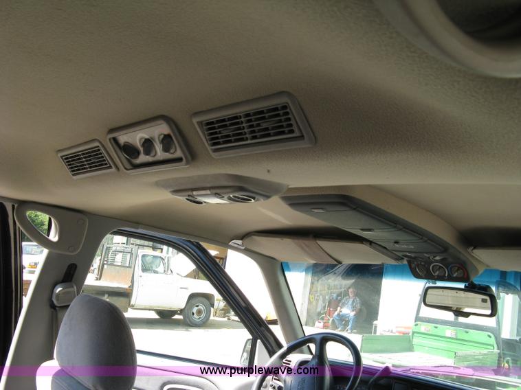 image for item 4809 1996 GMC K1500 Suburban