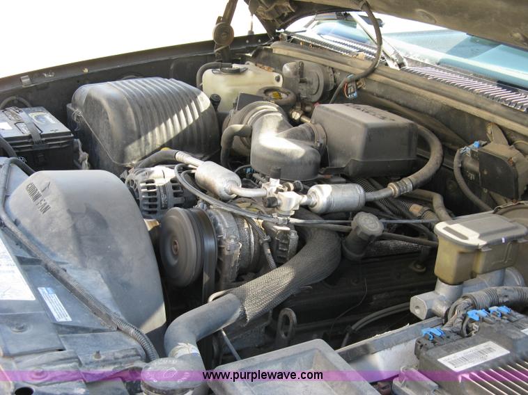 image for item 4809 1996 GMC K1500 Suburban