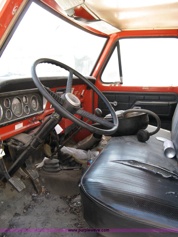 image for item 4820 1973 Ford F600 box truck