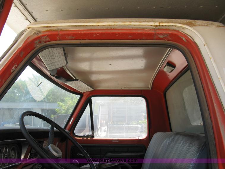 image for item 4820 1973 Ford F600 box truck