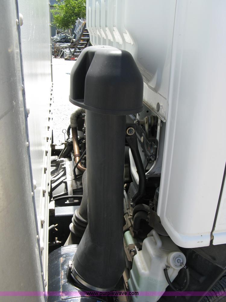 image for item 4822 2001 Isuzu NPR box truck