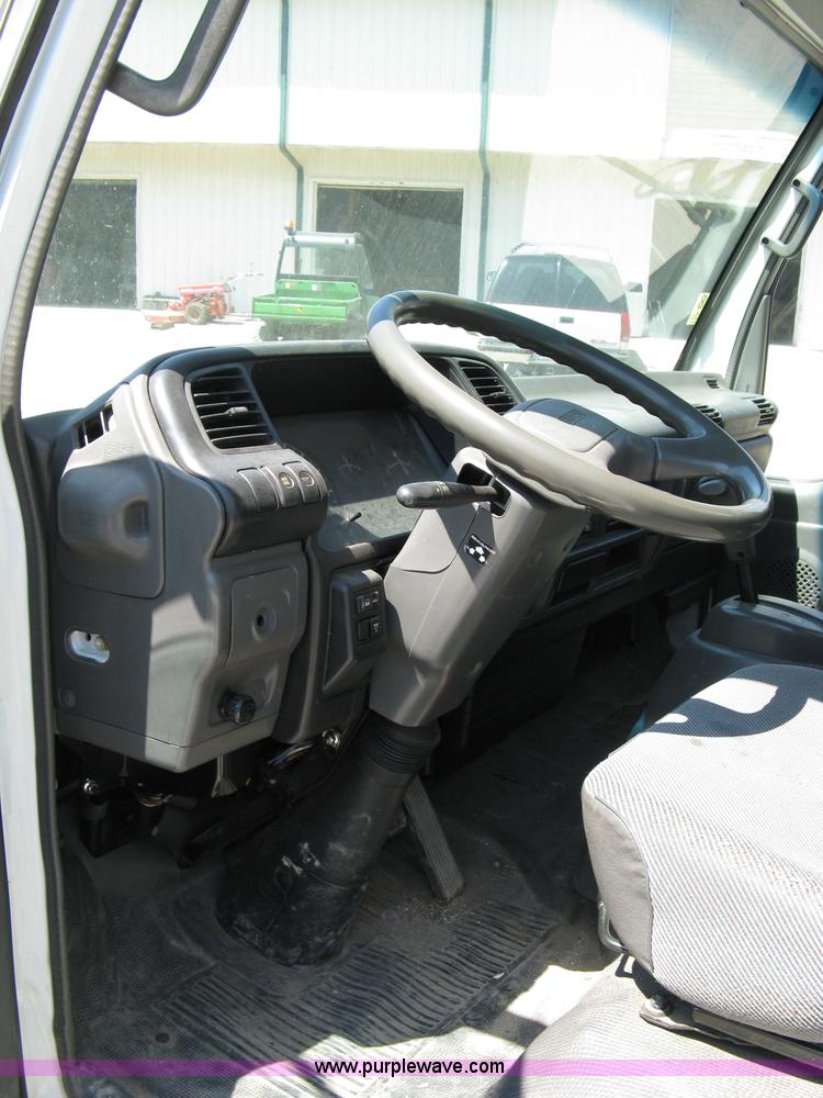 image for item 4822 2001 Isuzu NPR box truck