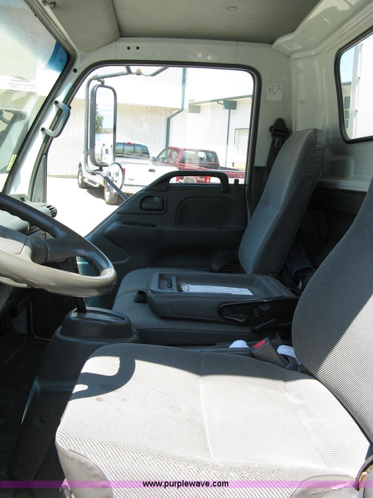 image for item 4822 2001 Isuzu NPR box truck