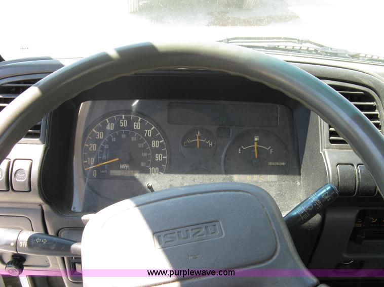 image for item 4822 2001 Isuzu NPR box truck