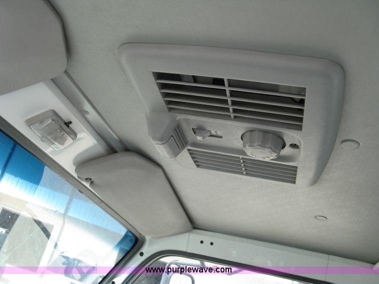 image for item 4822 2001 Isuzu NPR box truck