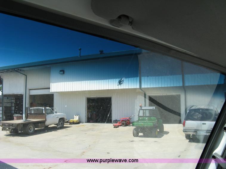 image for item 4822 2001 Isuzu NPR box truck