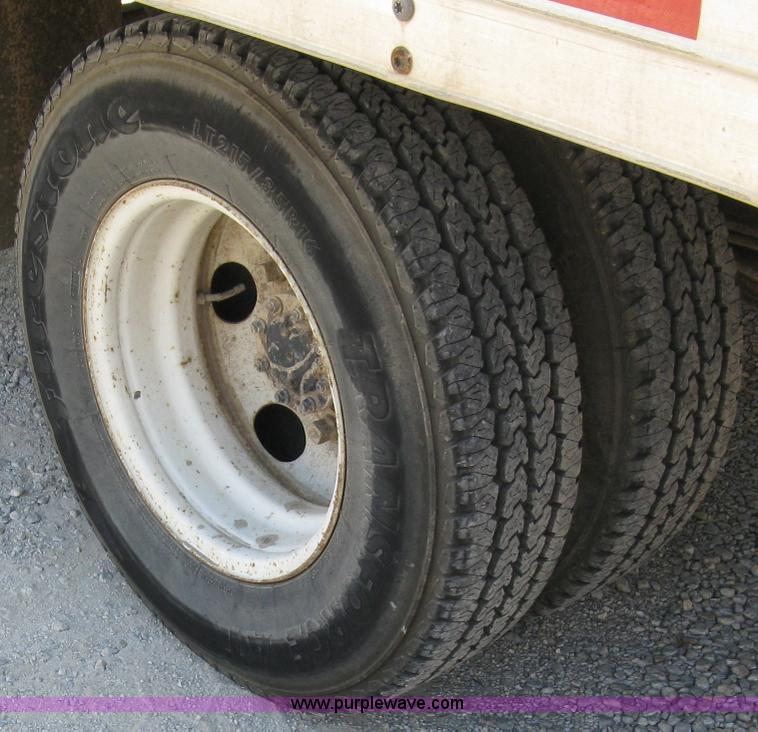 image for item 4822 2001 Isuzu NPR box truck