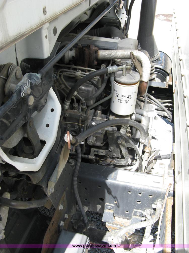 image for item 4822 2001 Isuzu NPR box truck