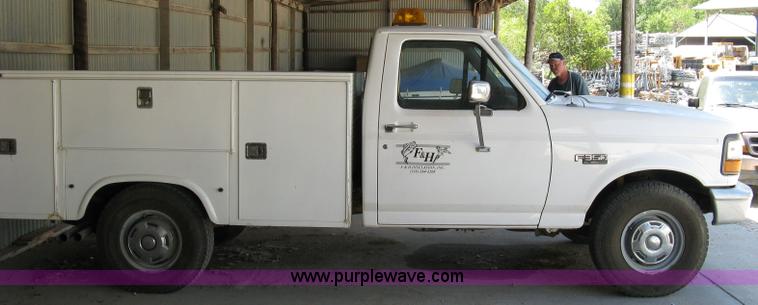 image for item 4824 1997 Ford F350XL pickup truck