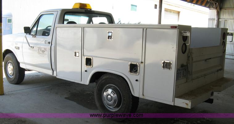 image for item 4824 1997 Ford F350XL pickup truck