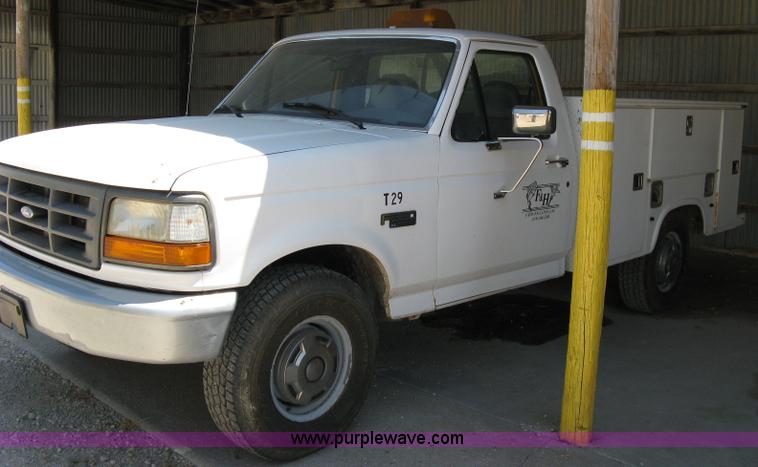 image for item 4824 1997 Ford F350XL pickup truck