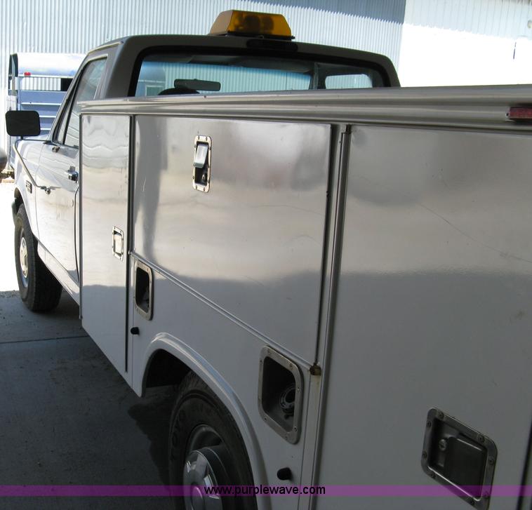 image for item 4824 1997 Ford F350XL pickup truck