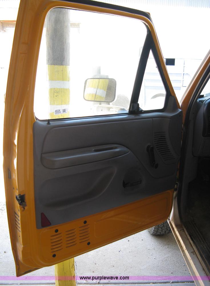 image for item 4824 1997 Ford F350XL pickup truck