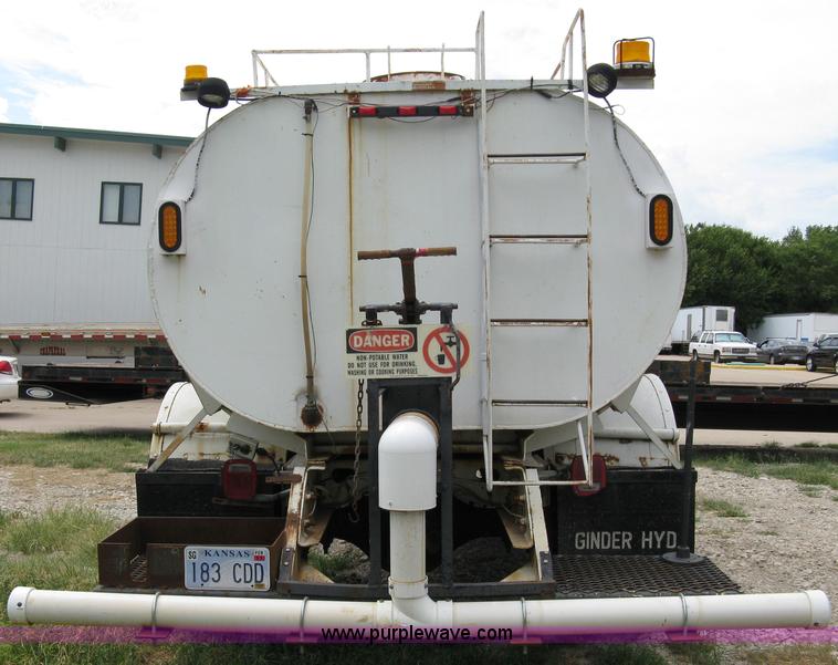 image for item 4825 1981 International Series 1724 water truck