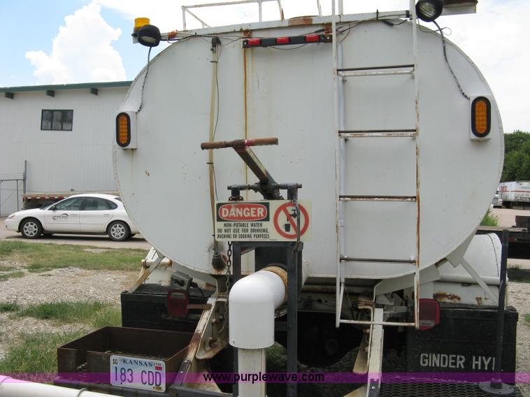 image for item 4825 1981 International Series 1724 water truck