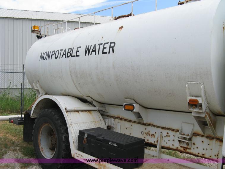 image for item 4825 1981 International Series 1724 water truck