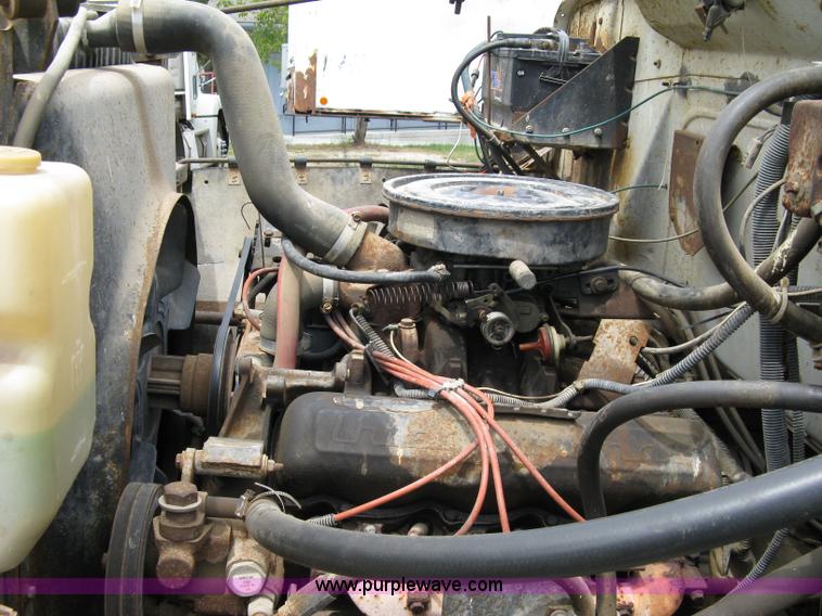 image for item 4825 1981 International Series 1724 water truck