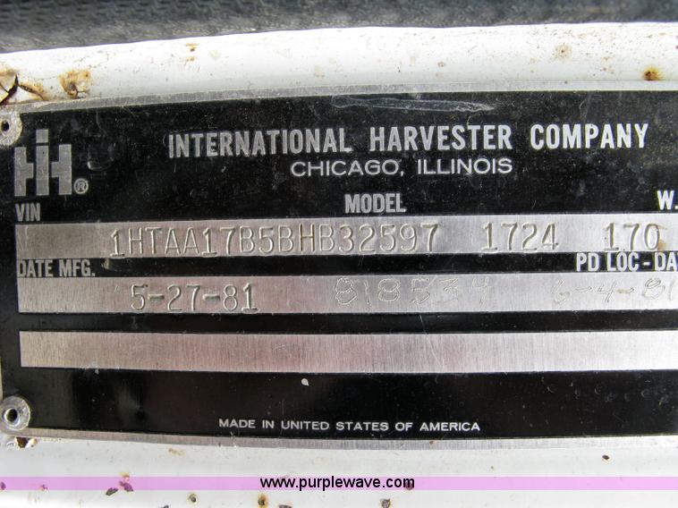 image for item 4825 1981 International Series 1724 water truck