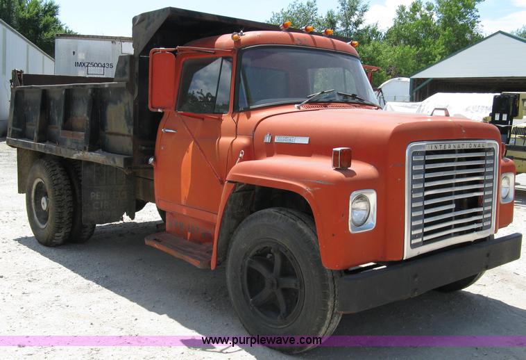 image for item 5057 1973 International Load Star 1600 truck