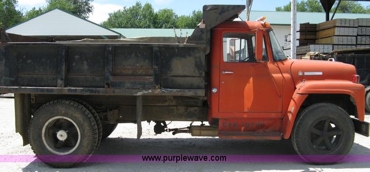 image for item 5057 1973 International Load Star 1600 truck