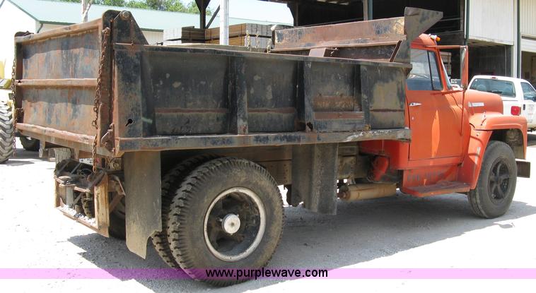 image for item 5057 1973 International Load Star 1600 truck