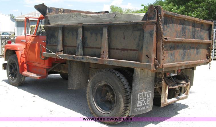 image for item 5057 1973 International Load Star 1600 truck
