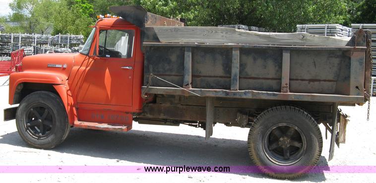 image for item 5057 1973 International Load Star 1600 truck