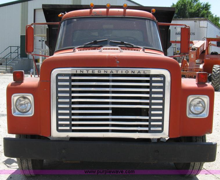 image for item 5057 1973 International Load Star 1600 truck