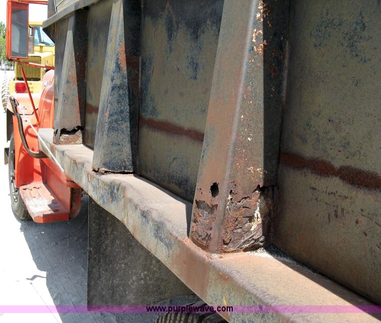 image for item 5057 1973 International Load Star 1600 truck